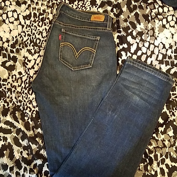 Womens Levi jeans - Picture 2 of 2